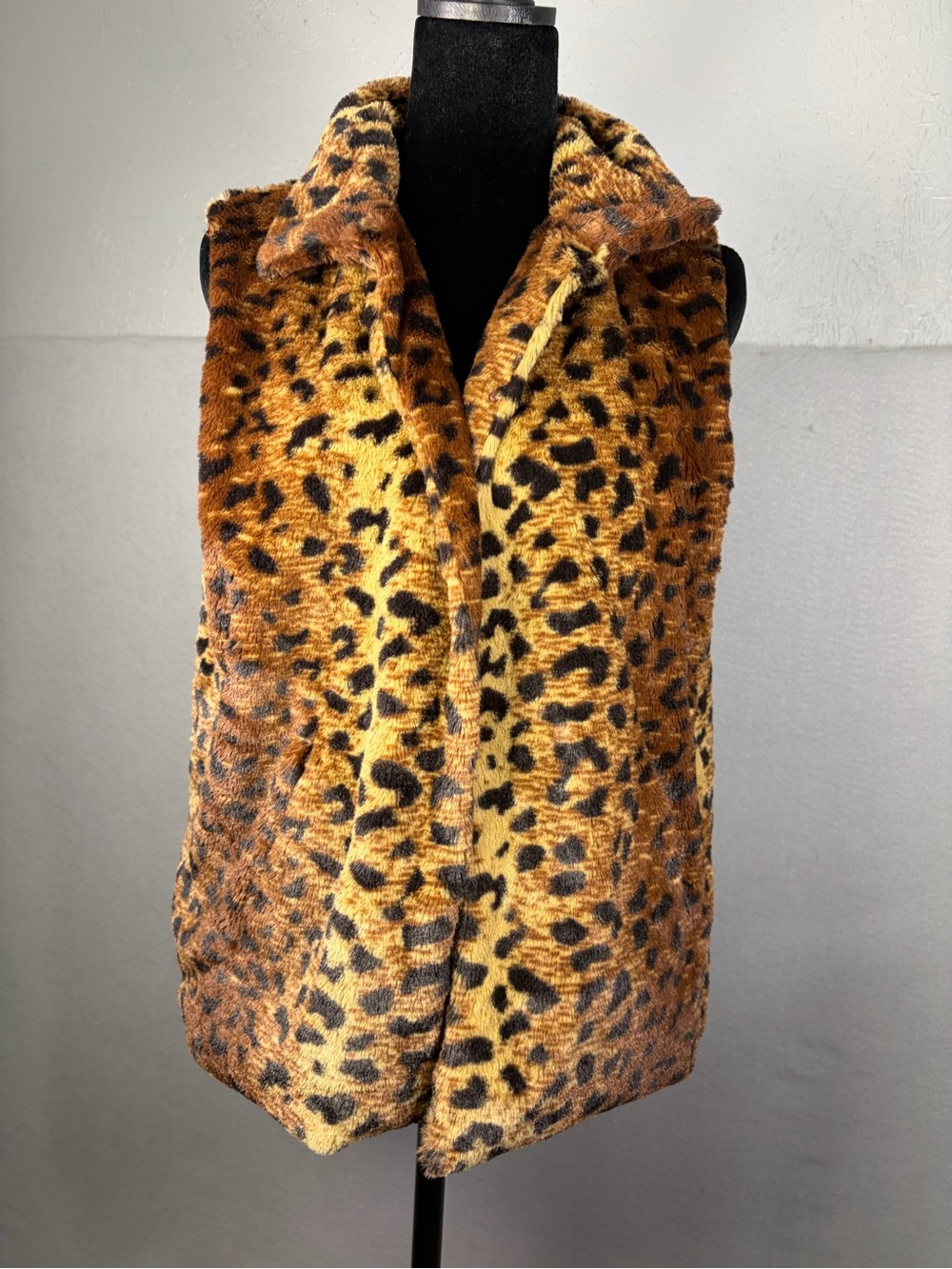 Betsey Johnson Leopard Print Faux Fur Vest in Brown & Black Missing button